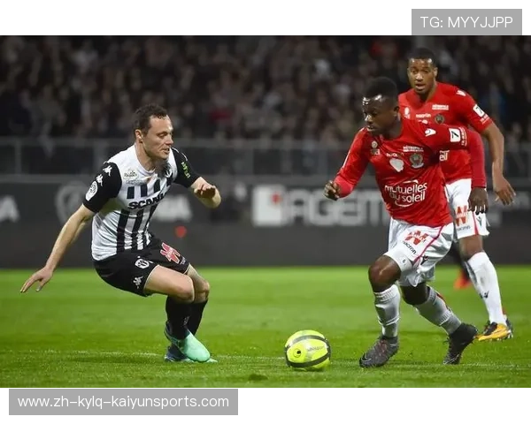 法甲赛季最令人意外的战术变化与战局影响